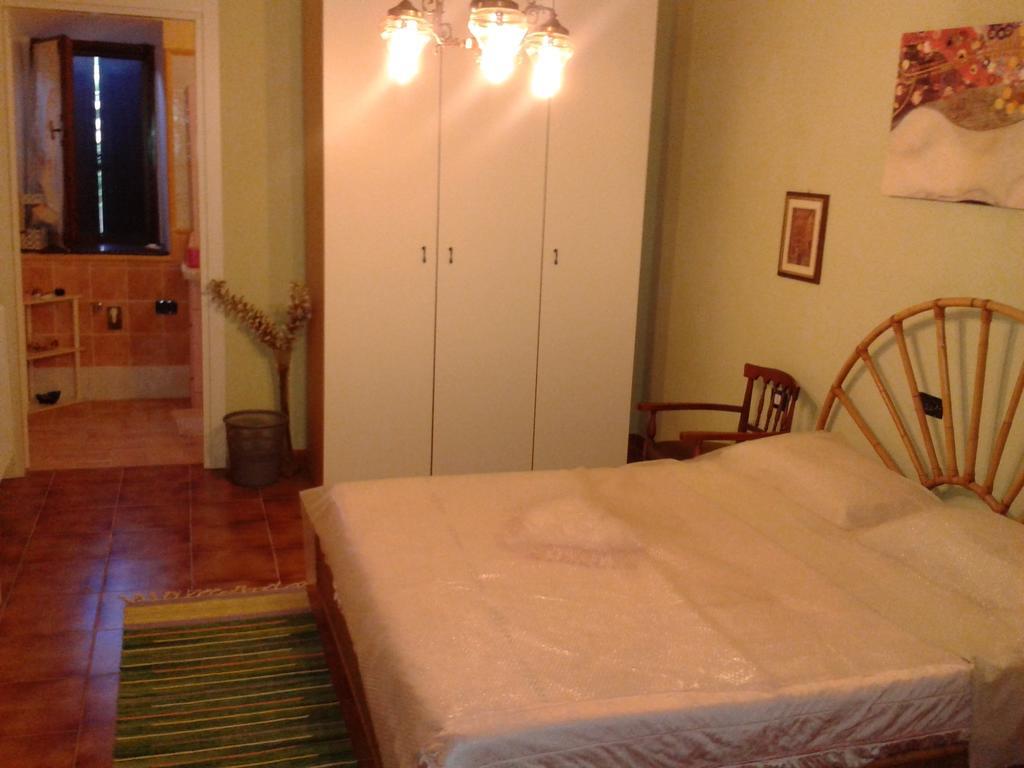 B&b San Nicola Serramazzoni Habitación foto